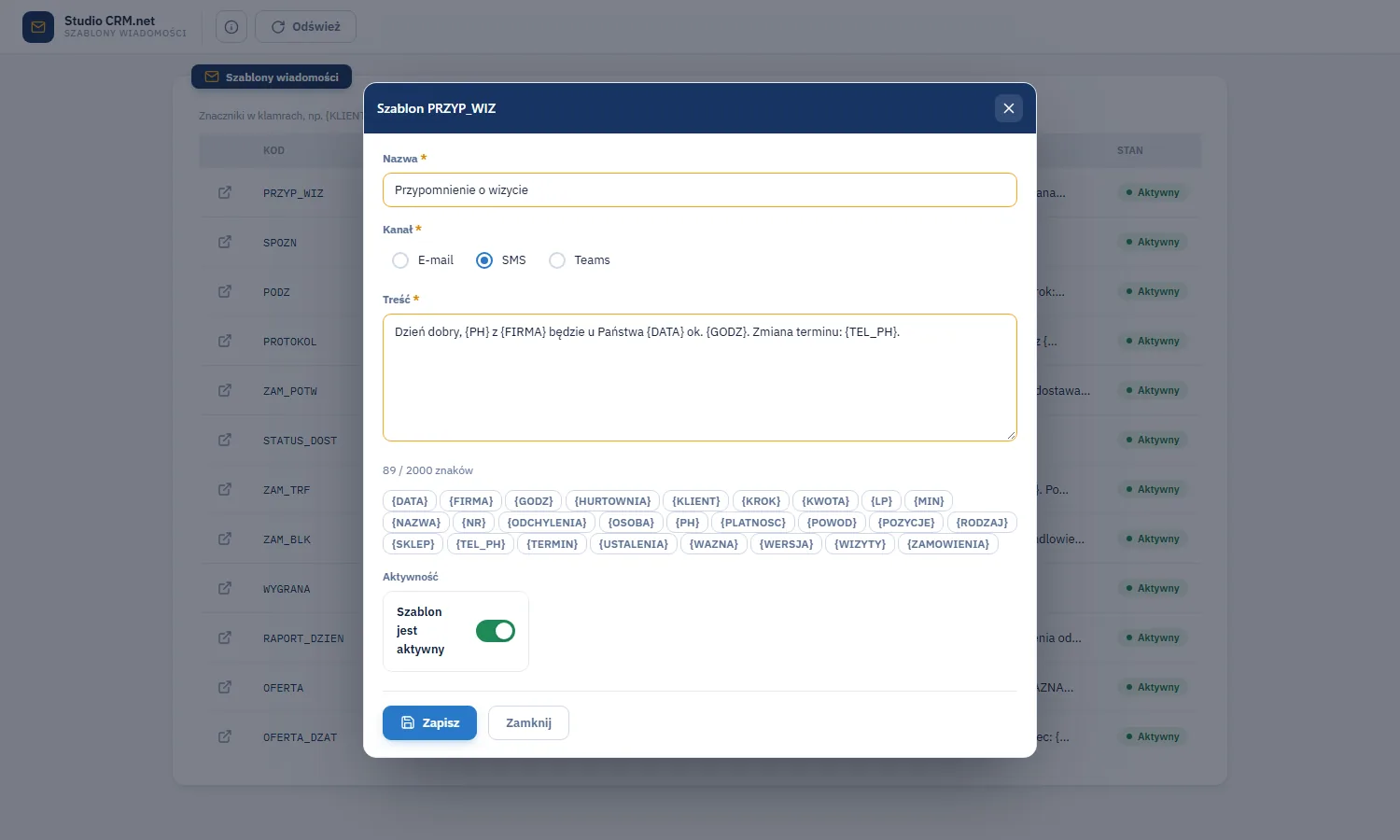 Studio CRM.net - okno szablonu wiadomości z nazwą, kanałem, treścią ze znacznikami w klamrach, przyciskami wstawiania znaczników i aktywnością
