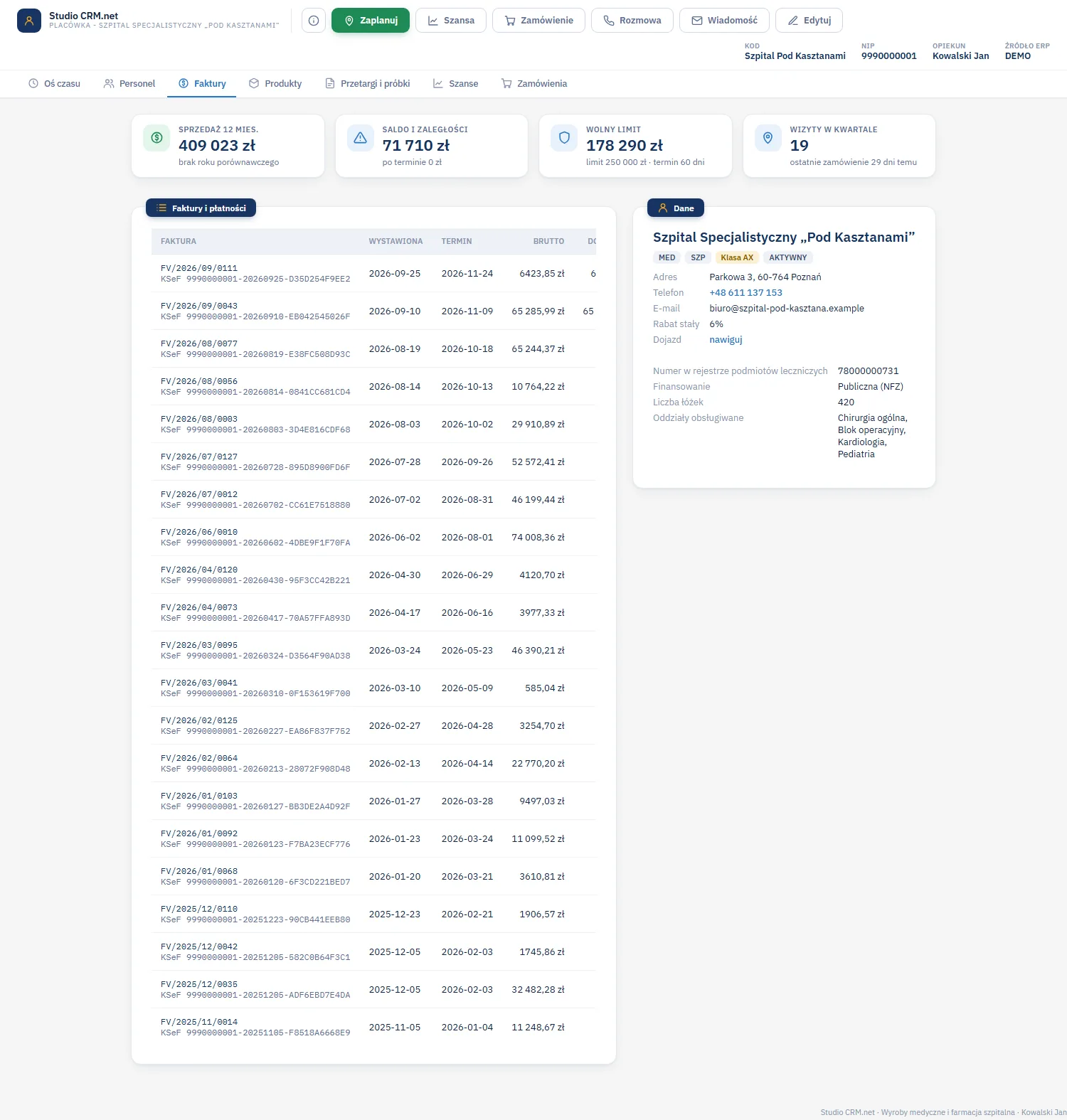 Studio CRM.net - zakładka Faktury karty klienta z numerami faktur, numerami KSeF, datami wystawienia, terminami płatności i kwotami brutto